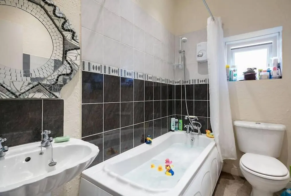 Bradford Digs Self Contained House Apartment  Bradford (West Yorkshire)
