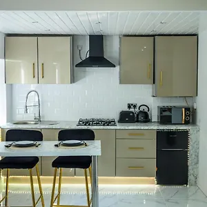 Luxe Bradford Apartment